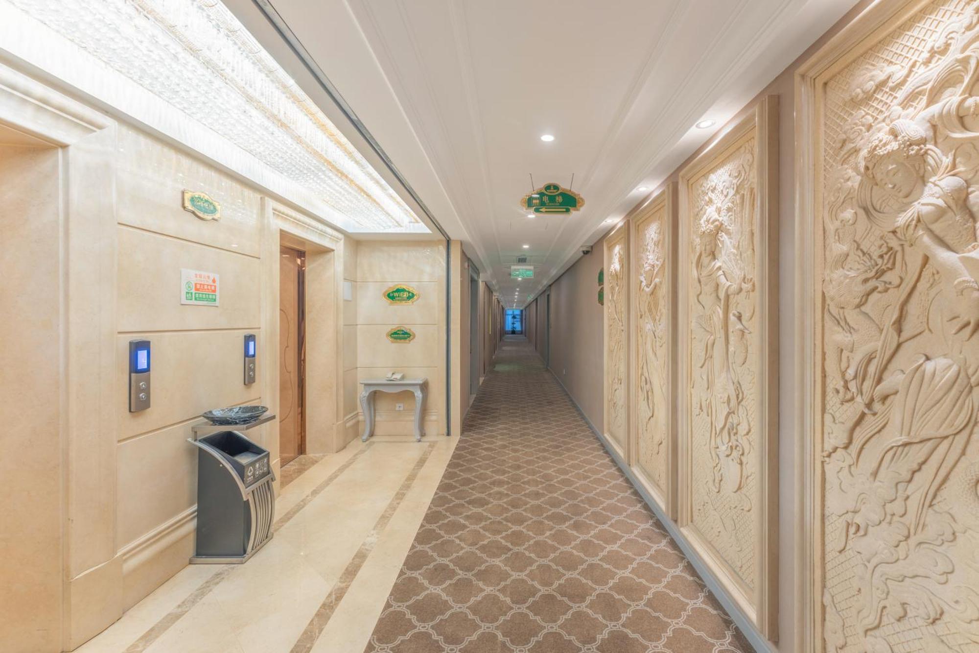 Hotel Vienna International - Pudong Airport Free Trade Zone - Free Shuttle Bus To Pvg Airport And Land