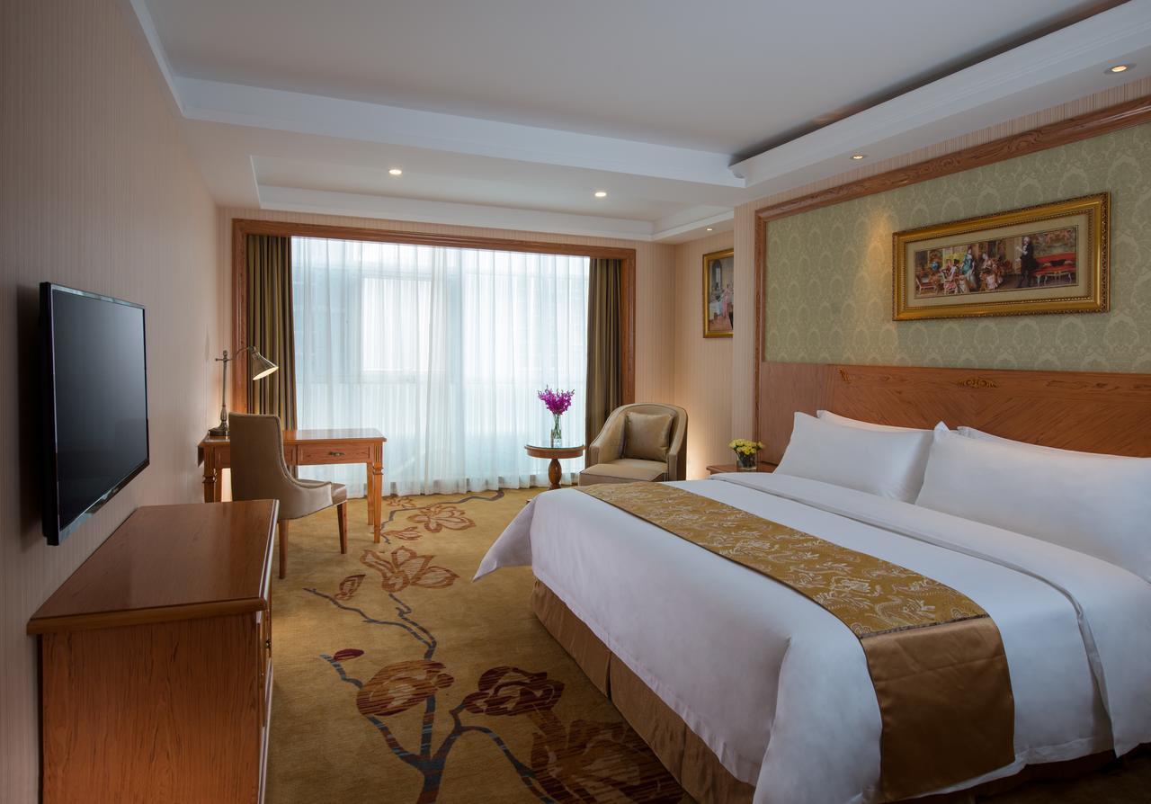 Vienna International - Pudong Airport Free Trade Zone - Free Shuttle Bus To Pvg Airport And Land