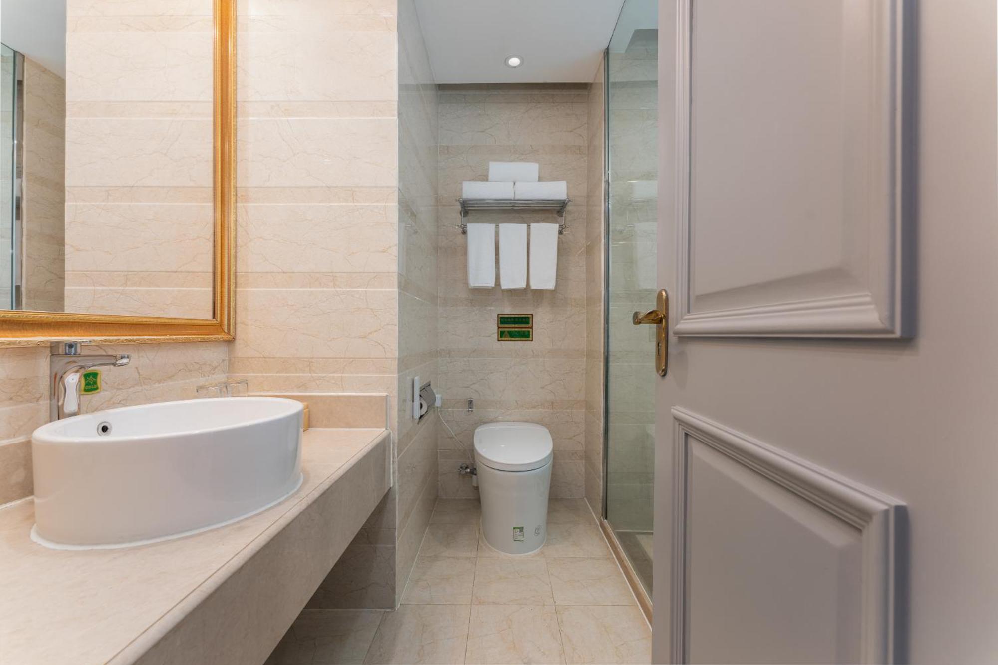 Viana International Hotel: Airport And Free Trade Zone With Shuttle Service
