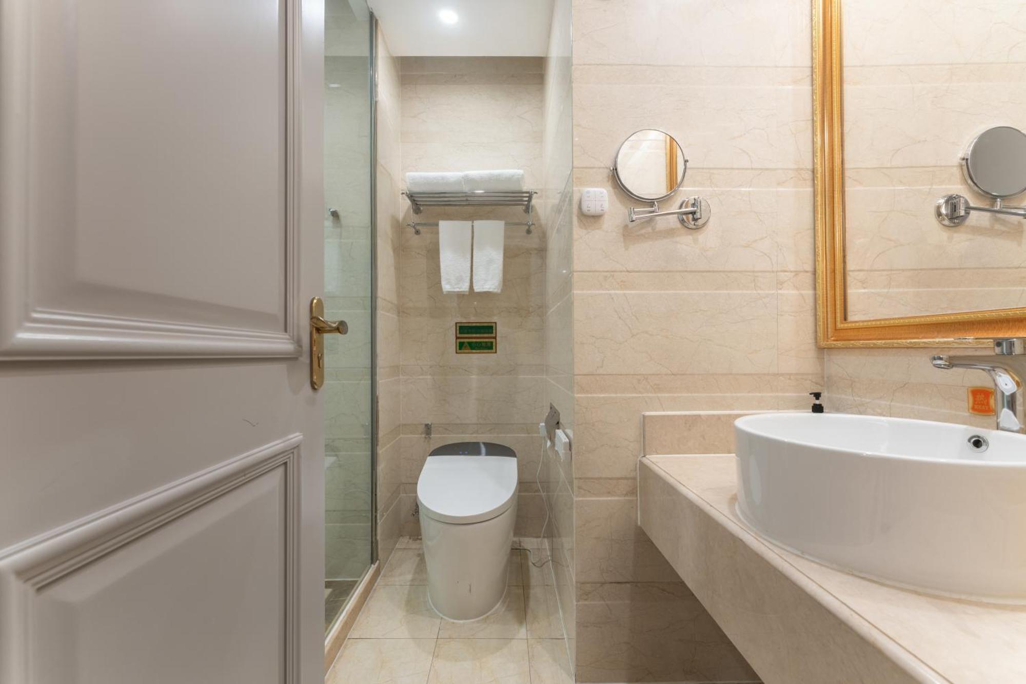 Viana International Hotel: Airport And Free Trade Zone With Shuttle Service Xangai