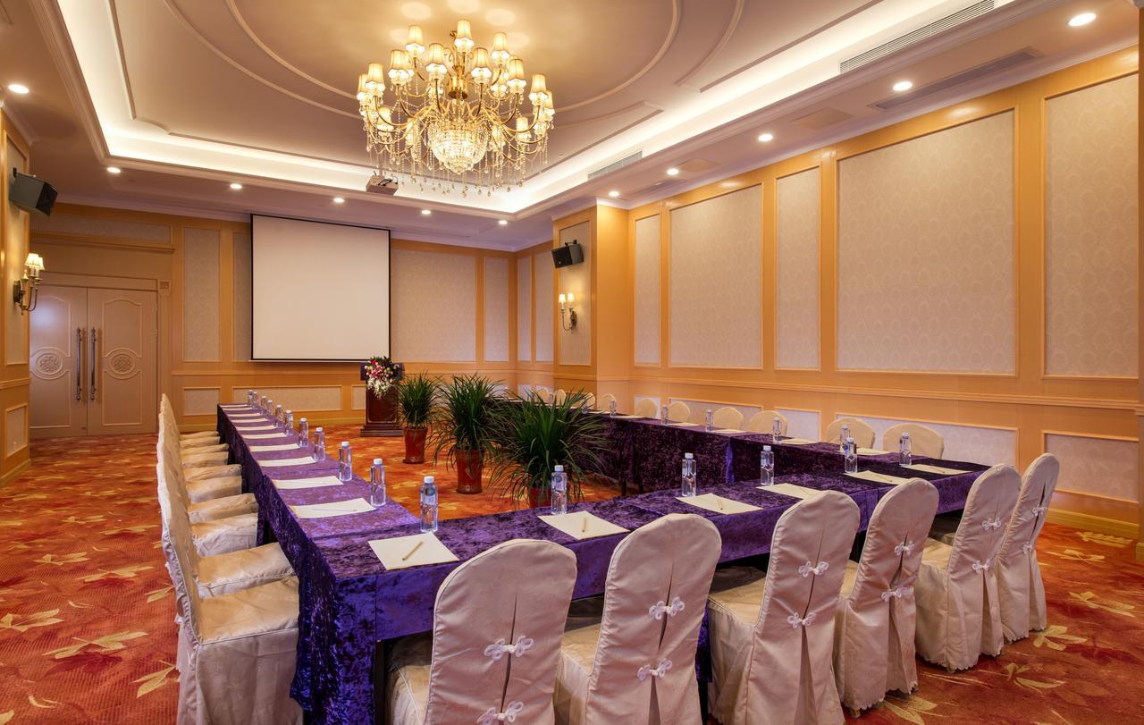 Viana International Hotel: Airport And Free Trade Zone With Shuttle Service Hotel